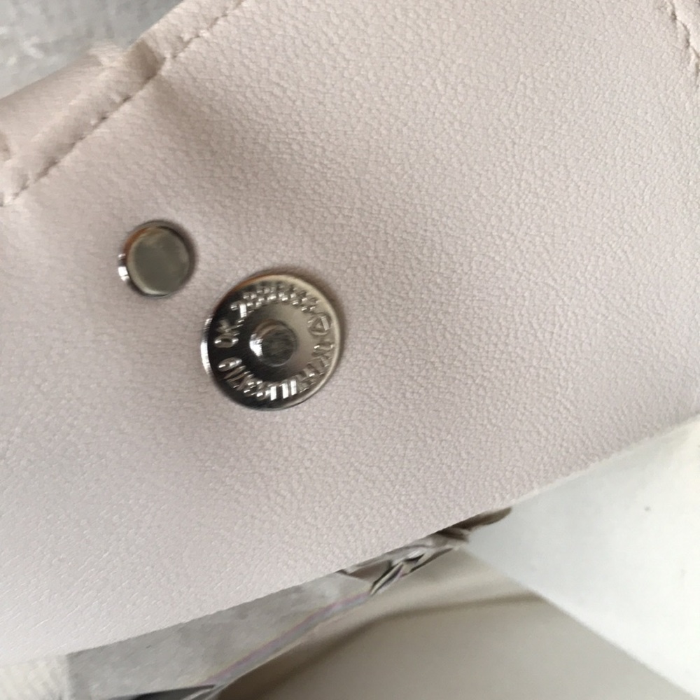 Hello Kitty Shoulder Bag - Picture 6 of 6
